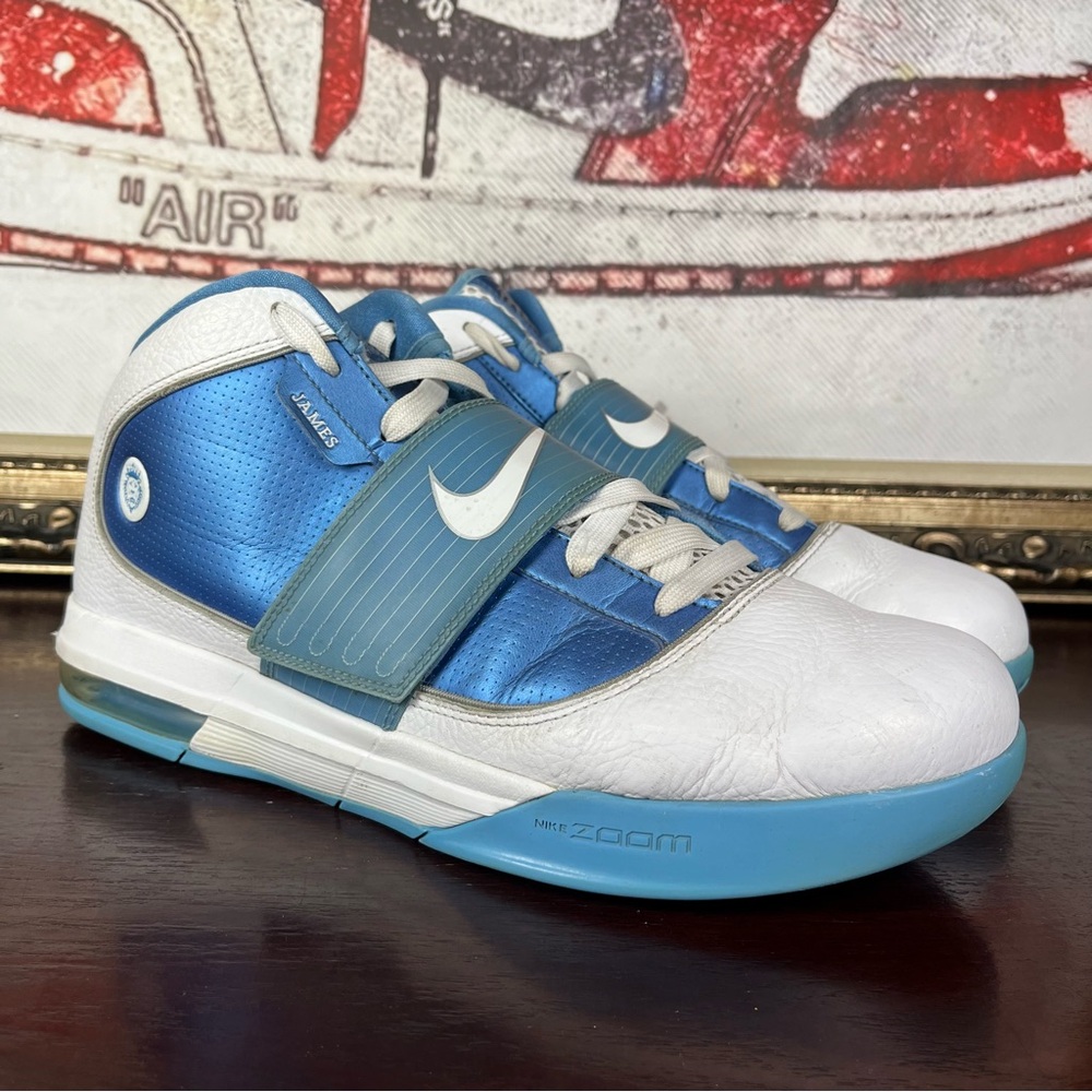 Nike Air Zoom LeBron Witness 2010 Men's Basketball Shoe Size 13.5 White Blue